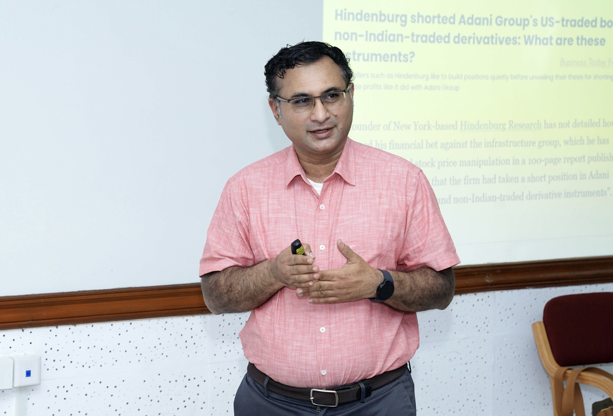 Prof. Madhu Kalimipalli, from Wilfrid Laurier University, presented his paper on ‘Bond Short Selling and Climate Risk: Evidence from the CDS Market’. The seminar was organized by the Office of Research and Publications, on 24th January 2025.